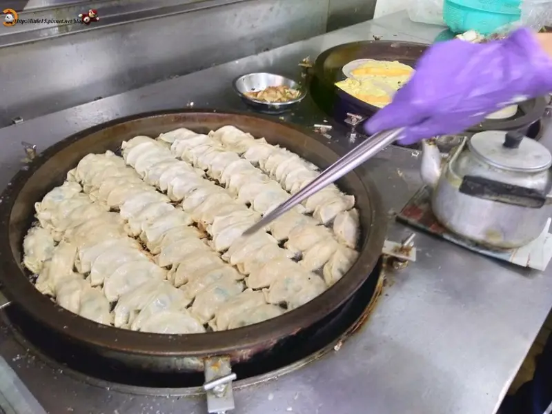 幸福鍋貼 黃金鍋貼、古早蔬菜煎餅必點