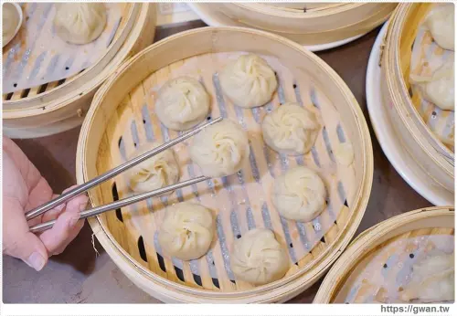 皇盛祥小籠湯包 - 每天現做手工湯包、水餃，餡多湯足、閉著眼睛點都不踩雷