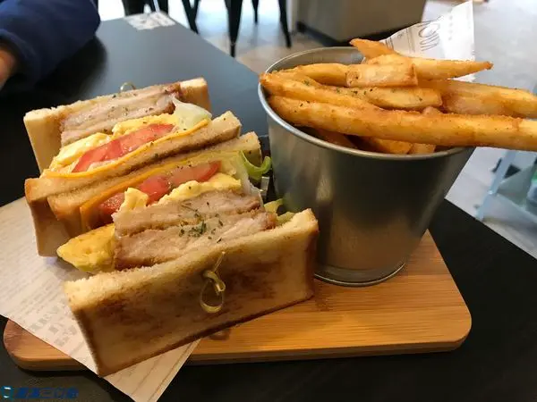 【食記】台中西區_柒•柒手作早午餐@有著豐盛滿點  有著清爽輕食  今天你要柒哪一種呢