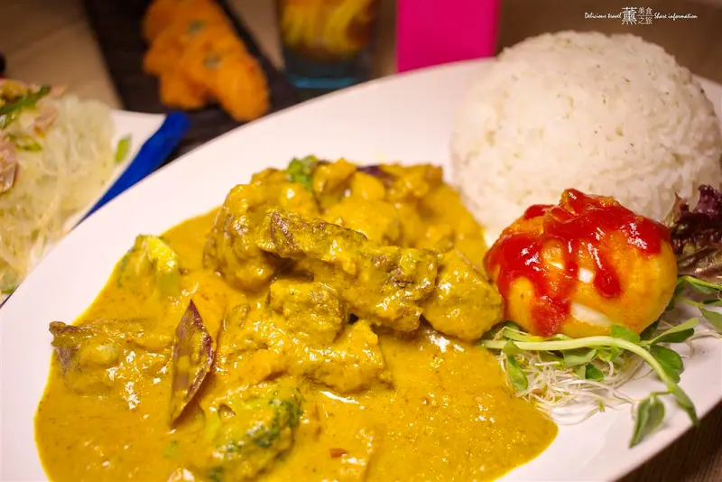 「台中港式美食」銅鑼灣創意料理-來自香港的純正風味，道地港式咖哩飯、絲襪奶茶、鮮檸檬茶。香港主廚嚴選新鮮食材熱騰騰上桌。