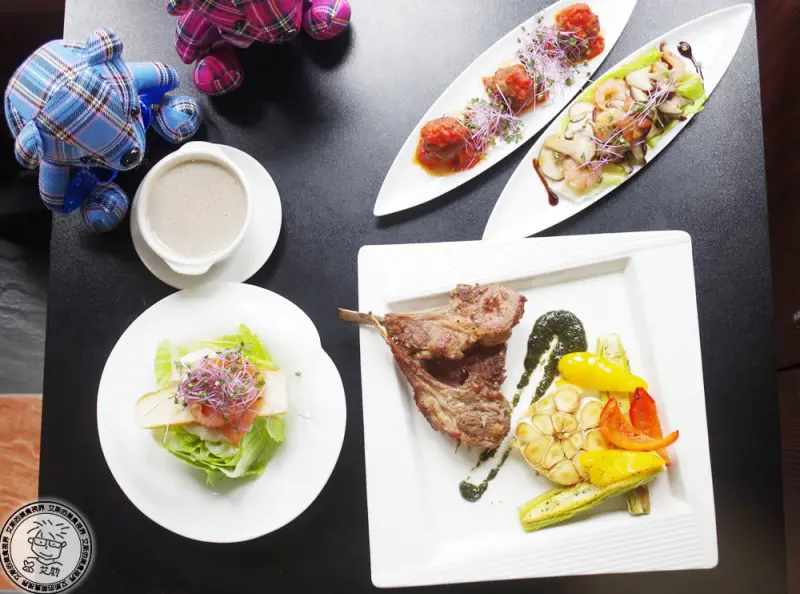 出雙連捷運站一分鐘就可以吃到好吃的排餐．大熊飽殿-和牛Meat Bear（原大熊和牛．二訪）