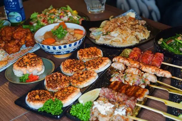 【吃】三虎居酒屋〡串燒/炸物/大份量/高CP值〡聚餐+宵夜首選居酒屋〡近捷運忠孝敦化站-2017.11