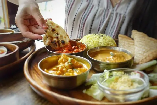 【北捷｜南京復興美食】三個傻瓜印度蔬食｜寫蔬計畫002｜印度主廚化身香料咖哩魔法師，華麗熱情奔放你的味蕾