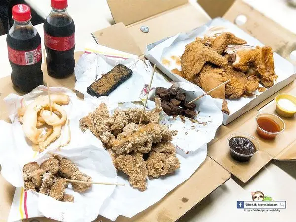 【嘉義】桃城雞排 –浮誇全雞豪邁炸，一體成形噴汁飽，文青老宅創意食。