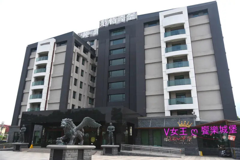 【日月潭二日遊】 日月潭經典大飯店 范特奇堡 - 重啟失落國度的奇幻空間，四大神獸陪伴在左右，讓日月潭的風景更增添綠意(一泊二食) -上