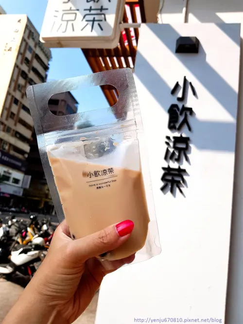漢神百貨旁邊人氣排隊珍珠奶茶"袋"著走~小飲涼茶