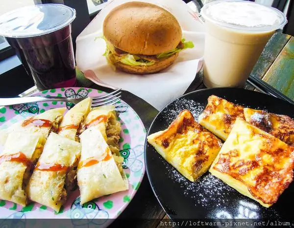 新竹竹北好吃早午餐 暖暖早餐廳 warm house 手作豬排蛋漢堡 洋蔥鮪魚蛋餅 法式吐司(菜單) 近中正國小 台元科技園區！