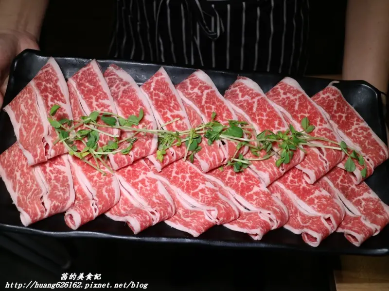 【新北中和區】 中和火鍋推薦『大豚涮涮屋』附餐 飲料 冰品無限供應/環境優CP質超高/親子友善空間/捷運景安站