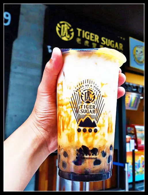 ☞台中美食☜TigerSugar老虎堂。一中店。老虎堂波霸厚鮮奶。老虎堂相思厚鮮奶。全台黑糖虎紋創始店，過了半年依舊魅力不減太厲害啦