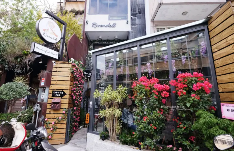 台中南屯│瑞文戴爾手作甜點-夏爾最新力作.好拍的唯美玻璃花園甜點屋 - 藍色起士的美食主義