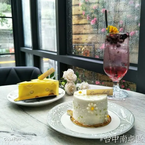 【台中美食】遇fun胃_瑞文戴爾 Rivendell•網美必去甜點店•華麗的裝潢彷彿來到精靈王國 超好拍的店面 超美的蛋糕