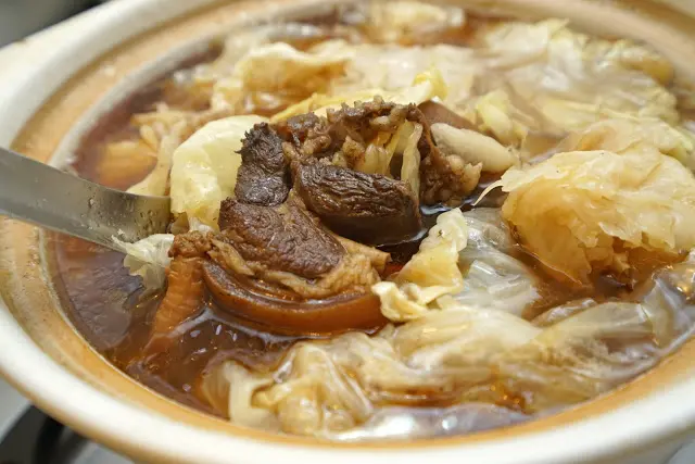 [食記] 新竹。溫家極品羊肉爐。炭火熬煮的藥燉羊肉爐。外帶版
