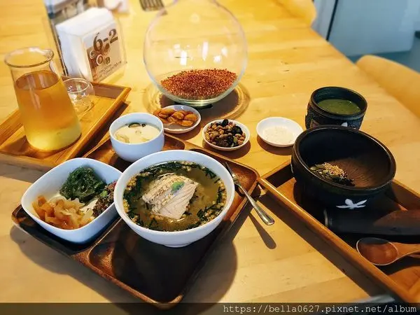 九份老街美食推薦2020【SIIDCHA吾穀茶糧】老街上唯美view體驗客家人特有飲食文化『擂茶』，一同與山水融合在夕陽中~