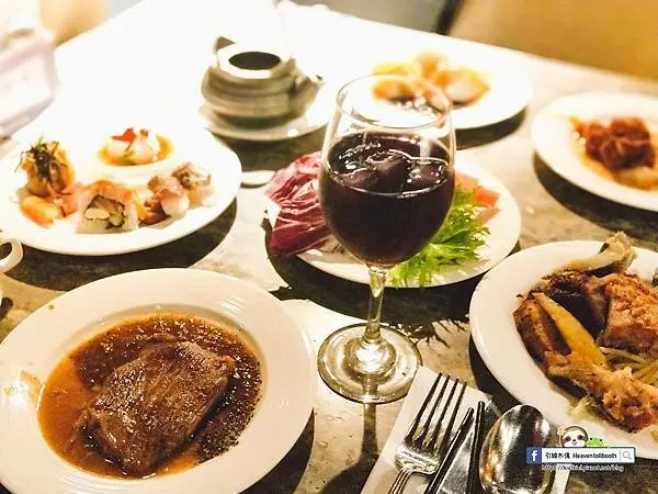 【台中】星饗道國際自助餐 -熟成牛排現煎饌，百道美食撲鼻香，食指大動飽嚐樂，飽腹滿意逞心願