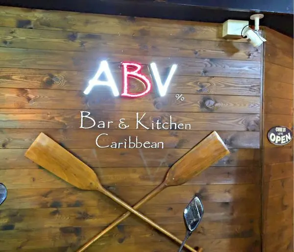 【忠孝敦化站】台北東區最狂的餐酒館 ‧ 多達300多種世界精釀啤酒 ‧  ABV加勒比海餐酒館(內有菜單)