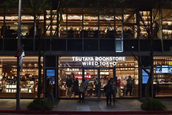 蔦屋書店TSUTAYA BOOKSTORE/松山車站citylink貳號店/書籍、文具、銀座蔦屋生活選物、餐點、咖啡/寵物友善戶外座位
