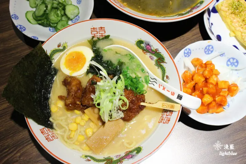 機捷A8站龜山林口長庚醫院美食：麵屋。濃 林口長庚店～走入日本場景，販賣機點餐客製化你的專屬拉麵