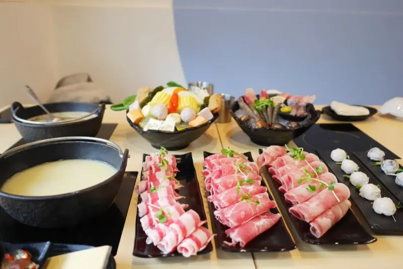 【台北】松江南京 滾吧Qunba 鍋物 平價精緻火鍋‧嘗一口獨門醬料吧！推薦聚餐好選擇♥♥♥