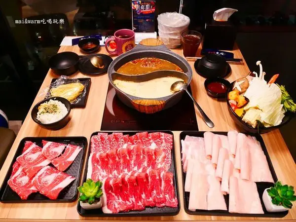 【中壢美食】大魔大滿足鍋物~號稱全台最強肉品火鍋/麻辣牛奶湯頭超濃郁/星巴克咖啡豆/烤布蕾好吃