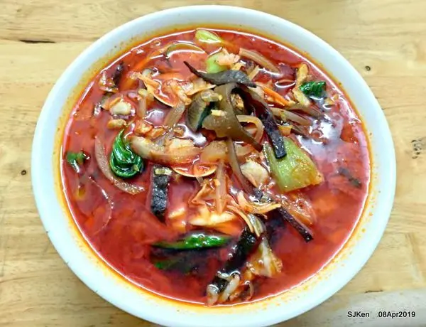 (新中街美食)「小王記麵食館」--- 小店大美味「炒碼麵/蔥油餅/小菜」，與親切濃郁的人情味。