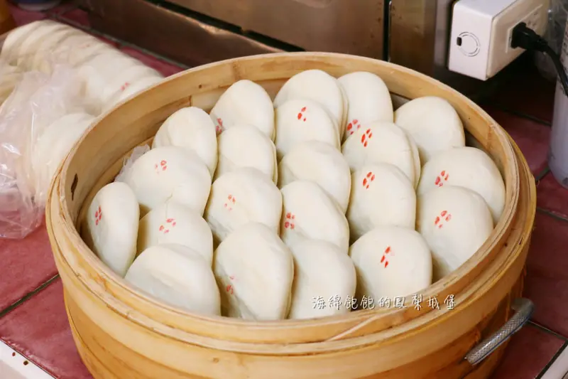 源芳割包/海綿飽飽的鳳梨城堡 提供