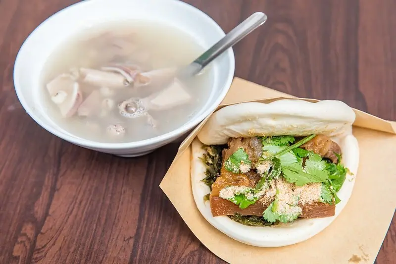 【台北捷運美食】【龍山寺站美食】源芳刈包.華西街六十五年老店.米其林必比登小吃