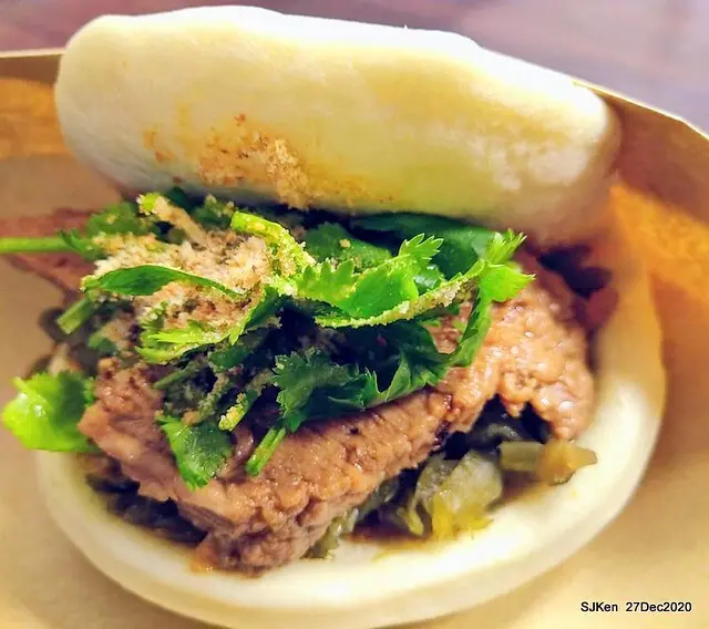 (北捷龍山寺站附近美食)2020米其林台北必比登推介小吃「源芳刈包」--- 66年華西街小吃，刈包與四神綜合湯樸實古早好滋味!