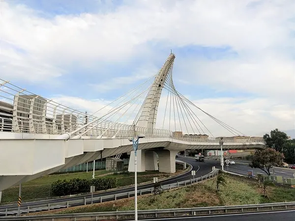 【台中沙鹿景點】清泉崗陸橋~台中人的夜景橋，觀賞落日餘暉的絕美拍攝地點        
      