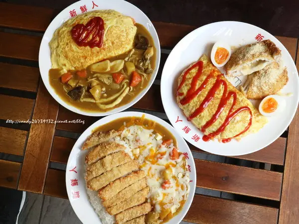 〖台中│美食〗新鮮人蛋包飯 ❤ 東海商圈平價又好吃的咖哩蛋包飯!!自製熬煮美味咖哩醬，搭配現煎好吃的蛋包飯，還有炙燒香濃起司可以添加唷~