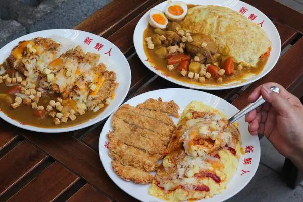 台中美食｜新鮮人蛋包飯-平價實惠咖哩蛋包飯，五種起司超滿足