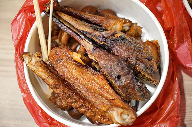 台中東山鴨頭推薦│經家味東山鴨頭傳承二代好滋味，鴨嘴脆到像餅乾，甜不辣剛出爐時酥到我心頭約訪
