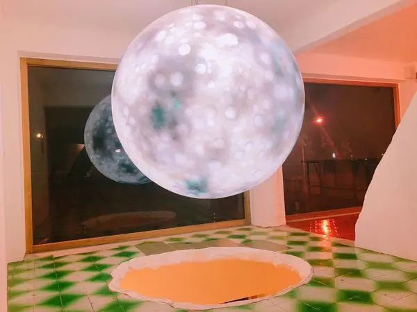 桃園✿鹿點咖啡 Luna桃園店✿來咖啡廳賞月吧~ 簍空天花板上高掛著大滿月!太夢幻!!