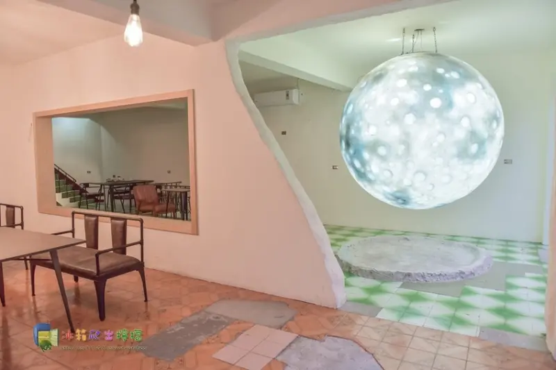 【食-桃園】鹿點咖啡 Luna桃園店❤巨無霸月球燈❤IG打卡熱門景點❤龍貓造型甜點❤到月球下喝咖啡