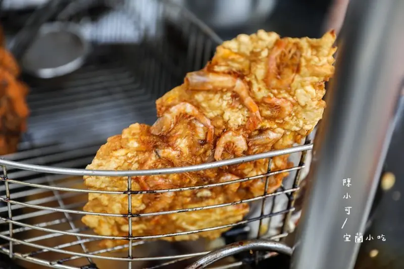 宜蘭南方澳小吃：無名蝦餅蚵嗲蘿蔔糕～炸蝦餅好吃，IG打卡美食推薦
