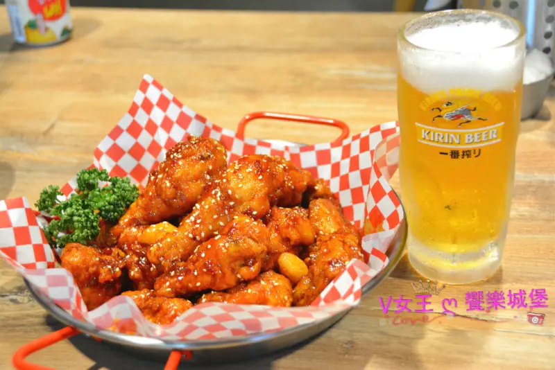 【食。東區】東區韓式炸雞  Pelicana(페리카나)百力佳納 台灣旗艦店 ~ 吃道地韓國炸雞不用飛韓國了，到東區就可以讓你感受韓國邊吃炸雞、邊喝啤酒的氛圍...