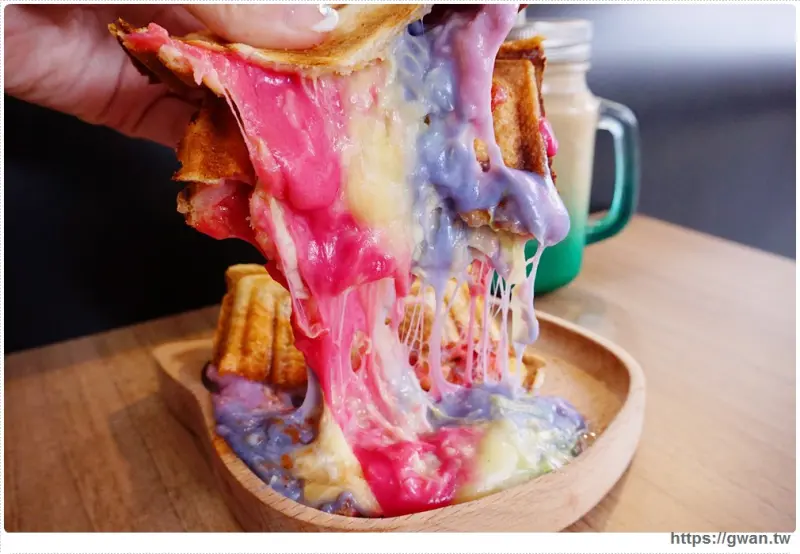 山本堂日式吐司堡 - 比土石流更浮誇的彩虹起司瀑布