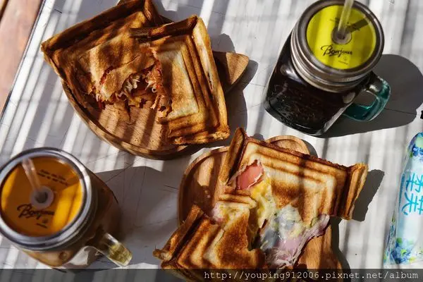 台北內湖區｜山本堂日式吐司堡 超誇張牽絲的彩虹瀑布，我大力推薦泡菜系列(附菜單)！