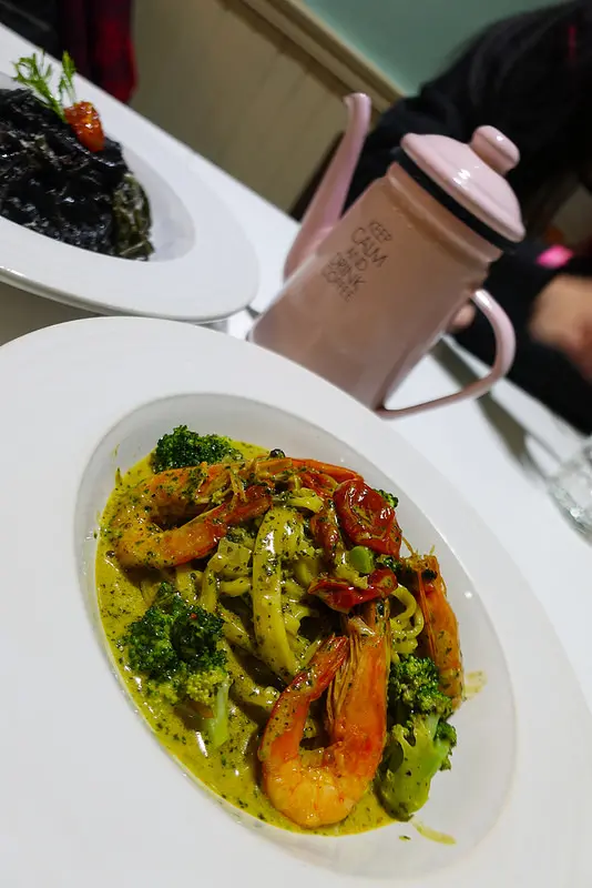 (胖樺食記)捷運民權西路站推薦咖啡廳「 Farfalle法法蕾咖啡手作餐點雜貨」/不限時/不收一成服務費/中山區下午茶/酒香滿滿提拉米蘇/義大利麵/燉飯