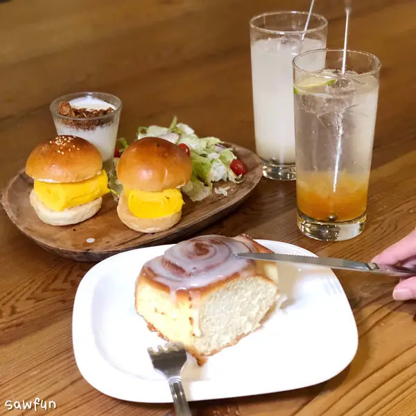 【台北美食】Miss V Bakery Cafe 中山站巷弄美食 赤峰街下午茶 美式蛋糕 肉桂捲 純白裝潢超舒適