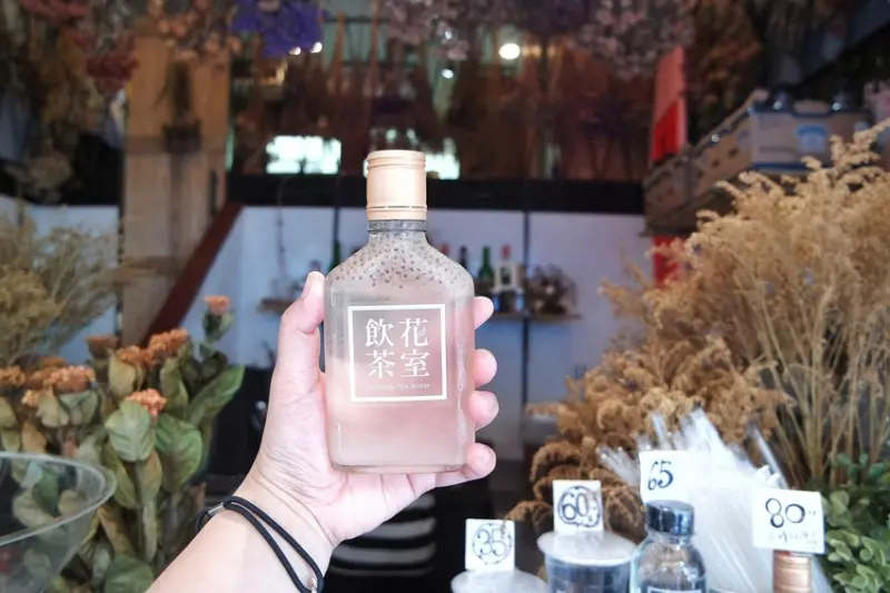 飲花茶室，飲一杯浪漫花語花草茶 /台南國華街 /台南IG文青美食