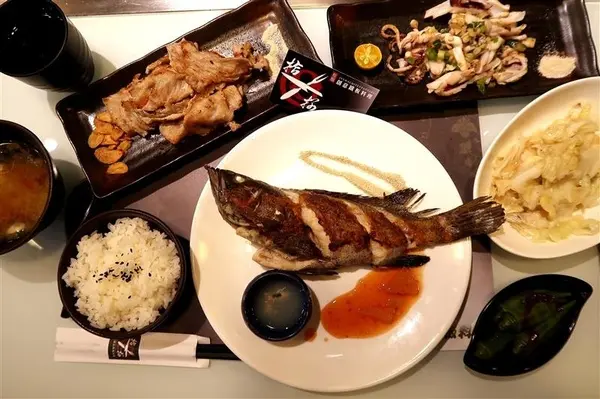 新店鐵板燒 拾捌創意鐵板料理 現流海鮮鐵板燒(影片) 創意美味兼具 七張捷運站樓上~        
      