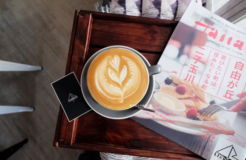 台中北區│LightBeam Coffee Roasters-一中商圈簡約明亮咖啡館.找晨早午餐老闆新作 - 藍色起士的美食主義