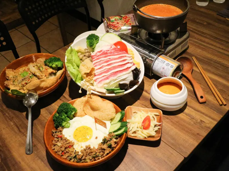 (中山捷運站)Coco Brother 椰，兄弟,一個人也可以享用泰式火鍋,泰式定食,超滑嫩椰皇燉奶,四季必吃爽口椰子冰