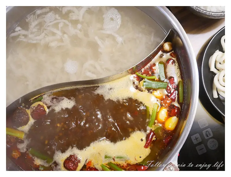 美食餐廳║新北市中和區 沸騰涮涮鍋中和店 中和 火鍋 精緻火鍋 多種肉肉跟湯底可以選 中和火鍋推薦 ❤跟著Livia享受人生❤