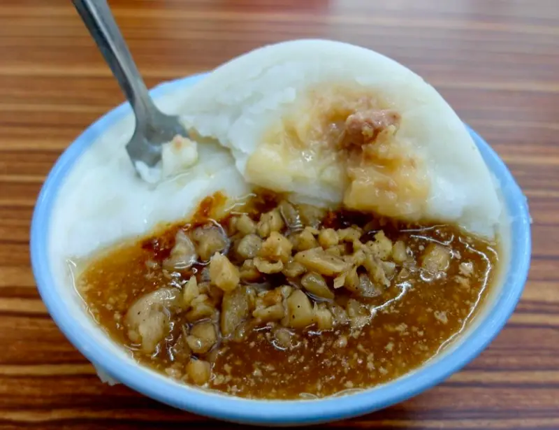 彰化美食【黑頭碗粿.米糕】-中正店•銅板小吃•在地人推薦的40年碗粿老店