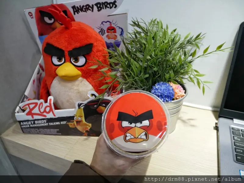 台北東區 超級可愛的憤怒鳥主題飲料店～Angry Bird Juice&Tea ，快來打卡拍照喔～@瑪姬幸福過日子