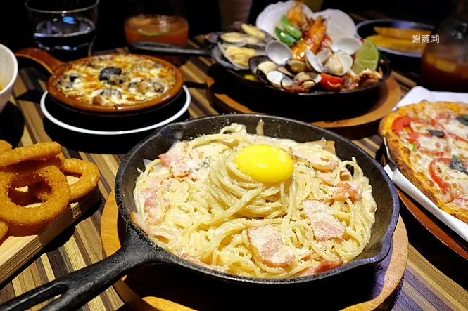 《桃園♥食記》JC PARK食尚廣場桃園春日館 小鐵鍋餐酒館。莫凡比最新力作，超人氣必吃西班牙烤飯，海鮮多到連鐵鍋都快裝不下！