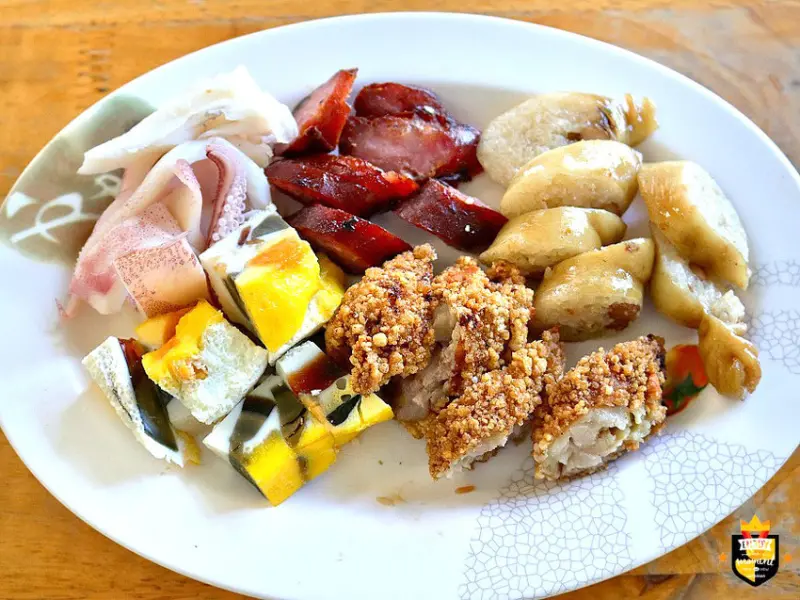 台南香腸熟肉／隱身住宅區50年老店／當天純手工備料傳統古早味／老台南人的回憶／在地人帶路沒有觀光客