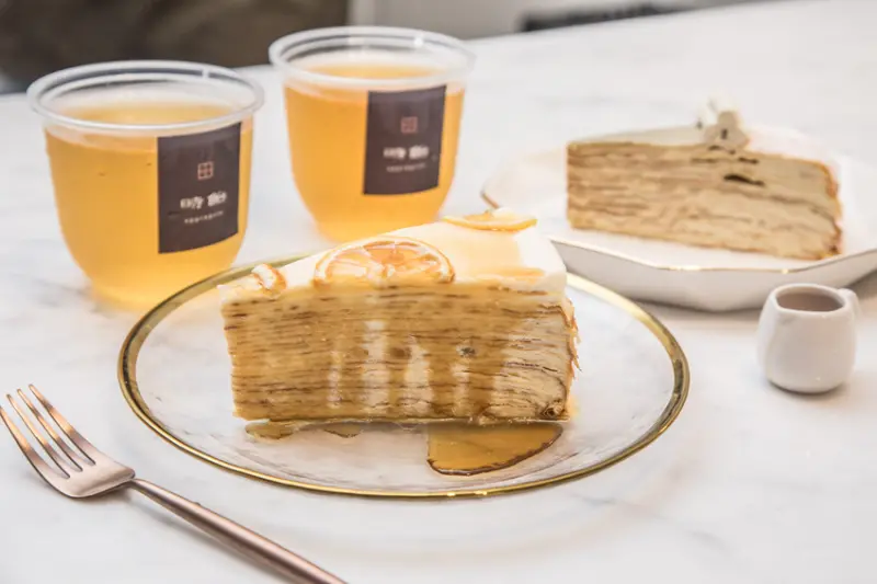 [台北中山]時飴～史上最難搶的千層蛋糕，手殘搶不到，就＂腳勤＂吧！開放內用與現場購買！時飴 approprie千層蛋糕 - 大手牽小手。玩樂趣