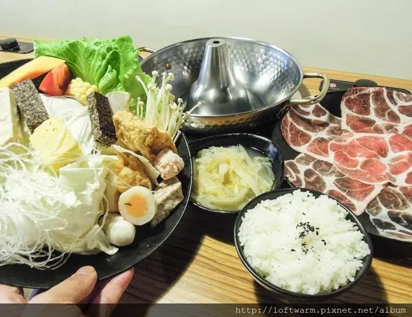 桃園中壢單人式酸菜白肉鍋推薦 熬大富 好吃的酸白菜豬肉火鍋一個人就能品嚐的美味~還有石頭火鍋 燒酒雞鍋 咖哩鍋(附菜單)~